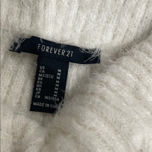 Fuzzy sweater - Picture 2 of 3